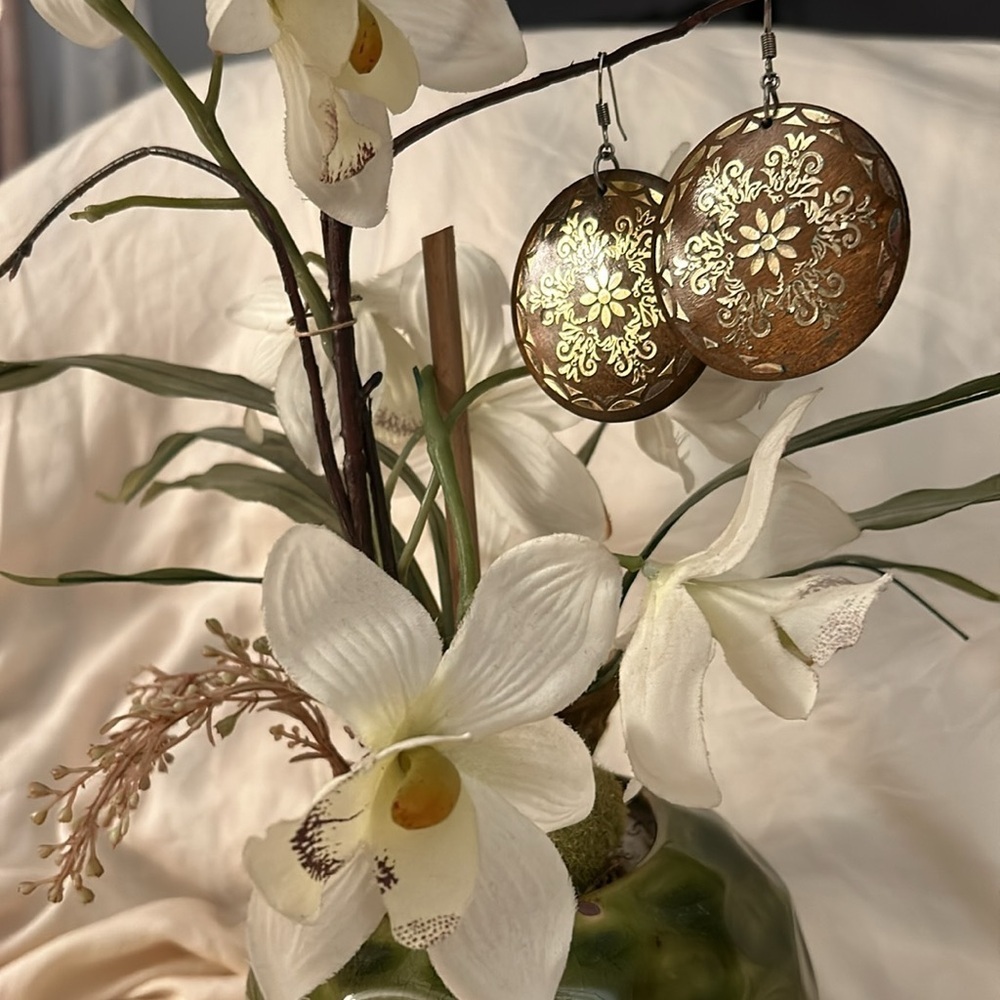 lightweight wooden round with gold pattern, geometric, and Fleur de Lee 2” round - Picture 2 of 5